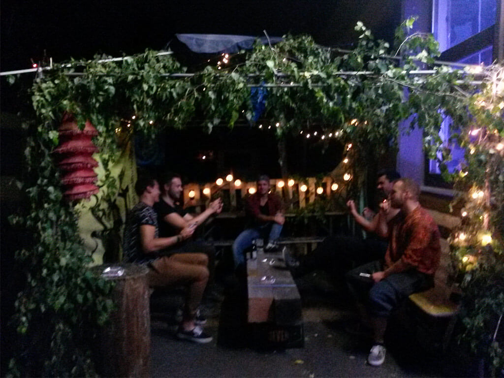 Sommernachtstraum im P8 Karlsruhe: Chillout-Lounge im Gartenlauben-Stil