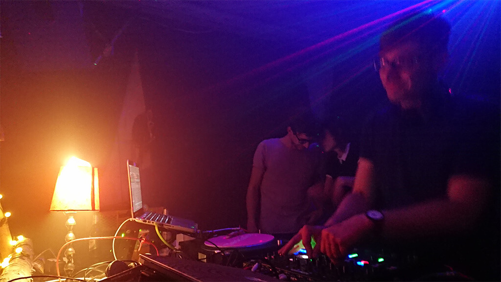 Stefan Pflaum legt auf bei SlowMoVement im P8